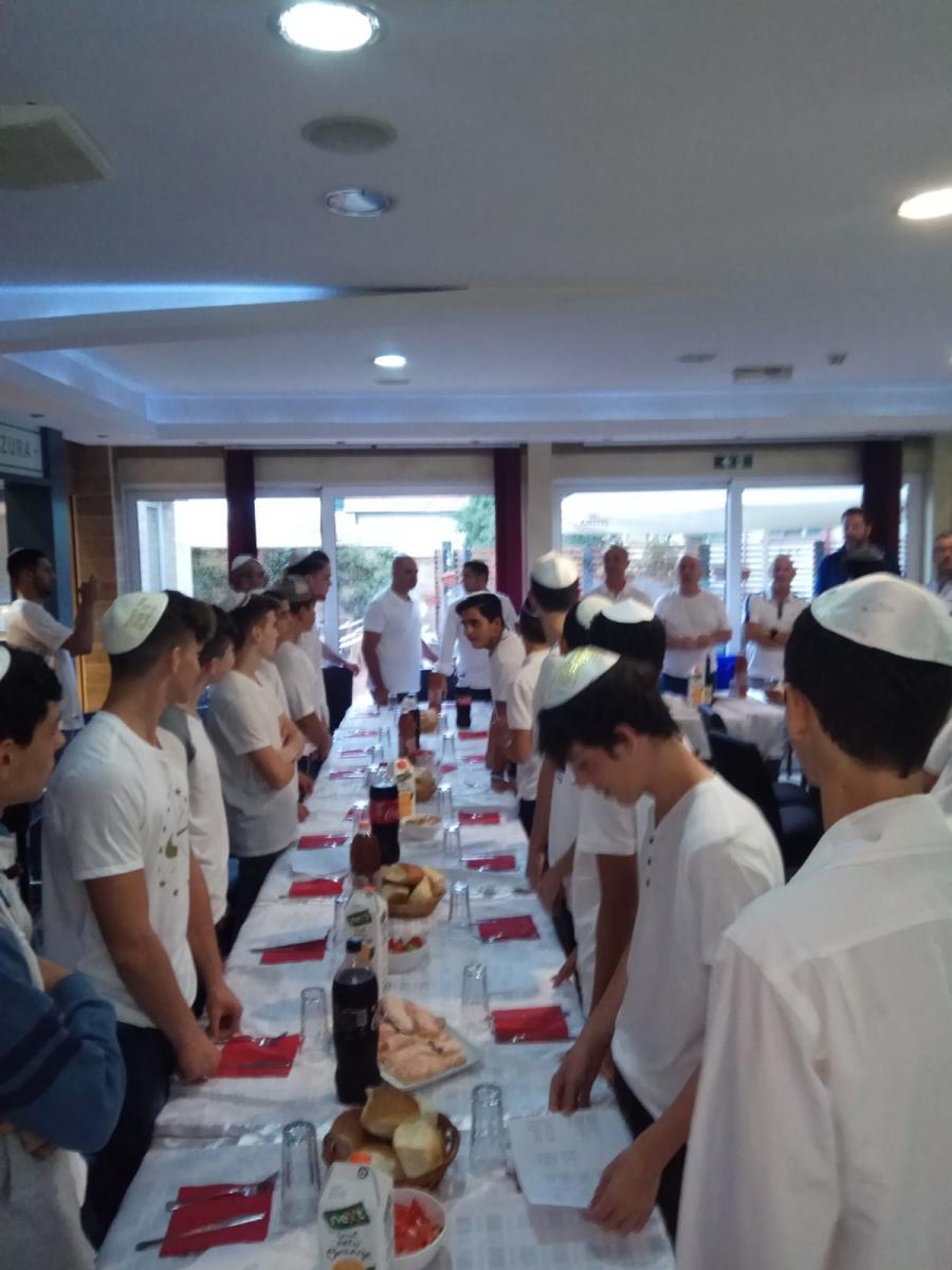 קידוש ליל שישי בסרביה. גיבוש חברתי (צילום: באדיבות המועדון)